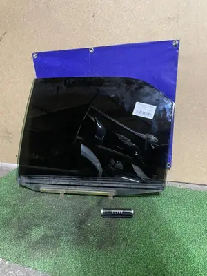 Стекло двери Rear LS